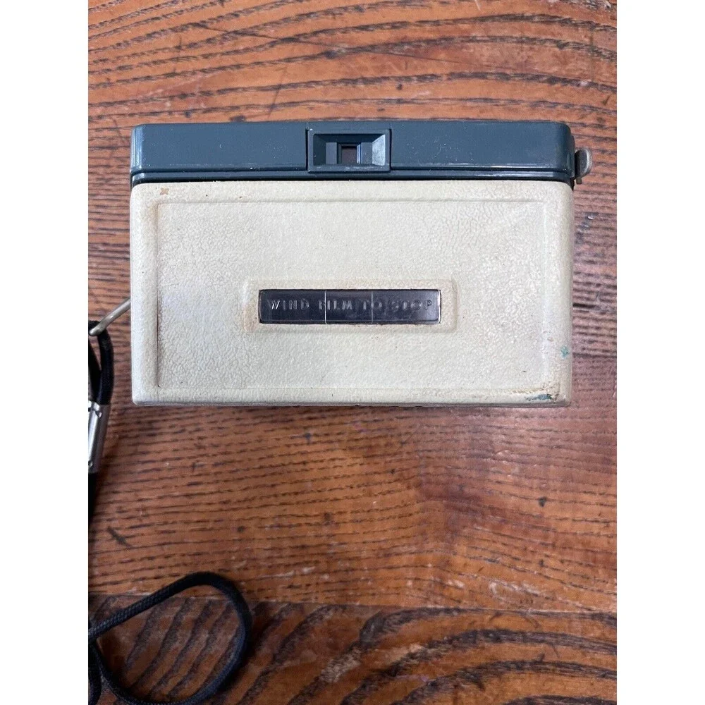 Kodak Hawkeye Instamatic F Camera Outfit With Original Box And Bulbs 1964-1968